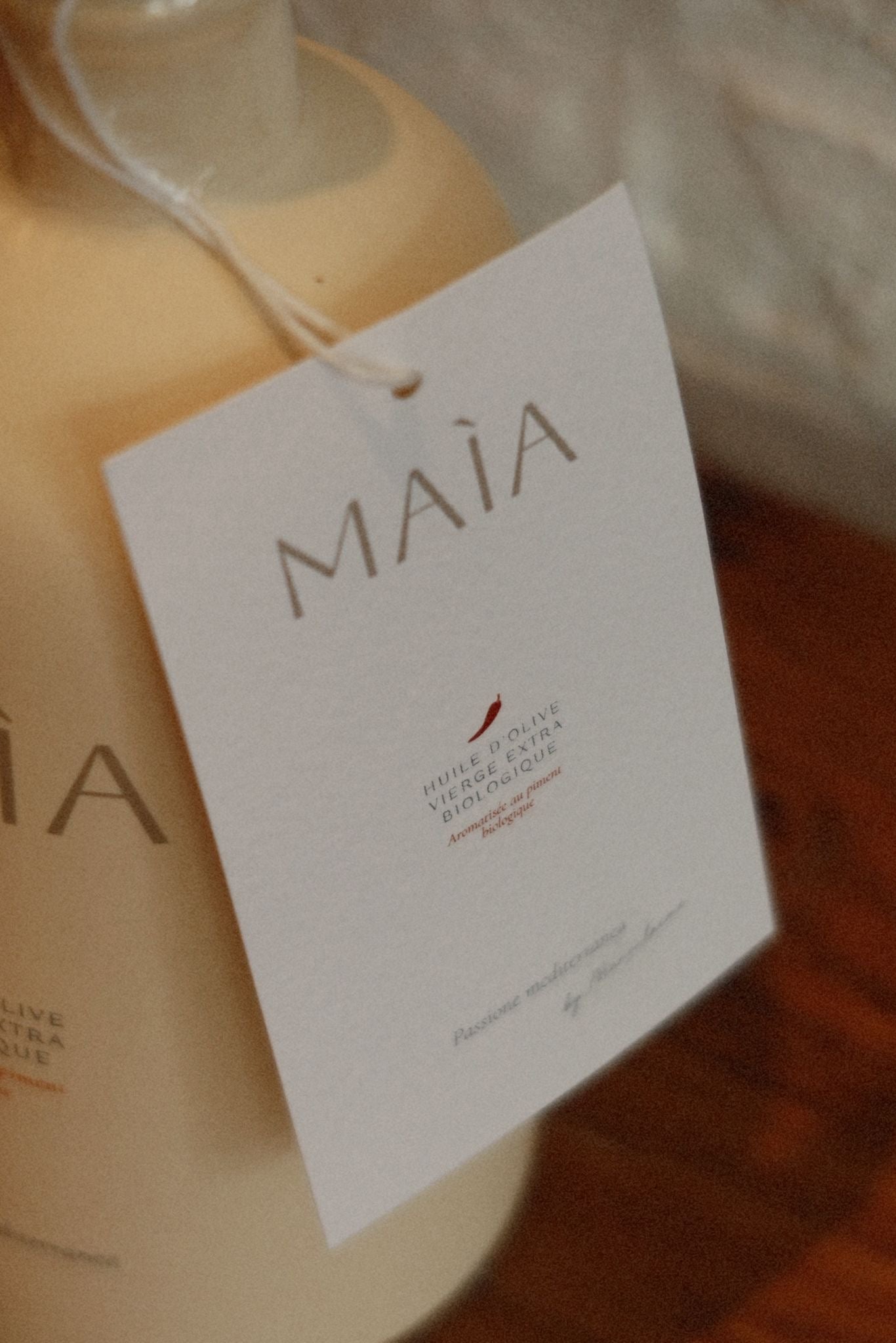 Bouteille d'huile d'olive extra vierge biologique aromatisée au piment biologique