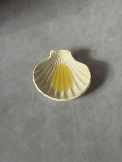 coquillage en céramique - butter yellow